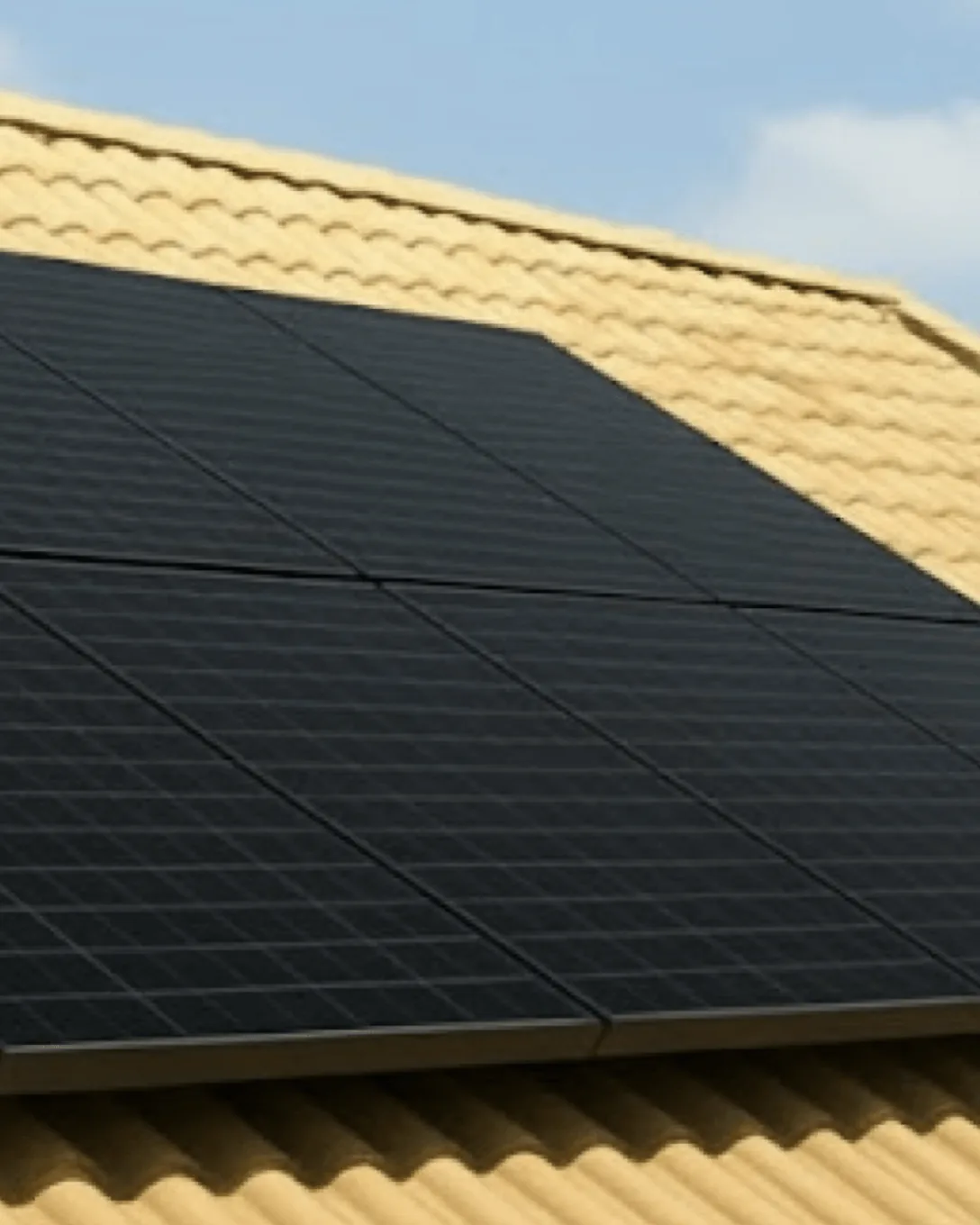 Toiture équipée de panneaux solaires haute performance